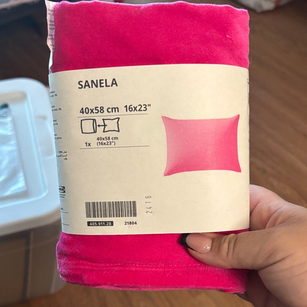 Sanela Hot pink velvet pillow cover